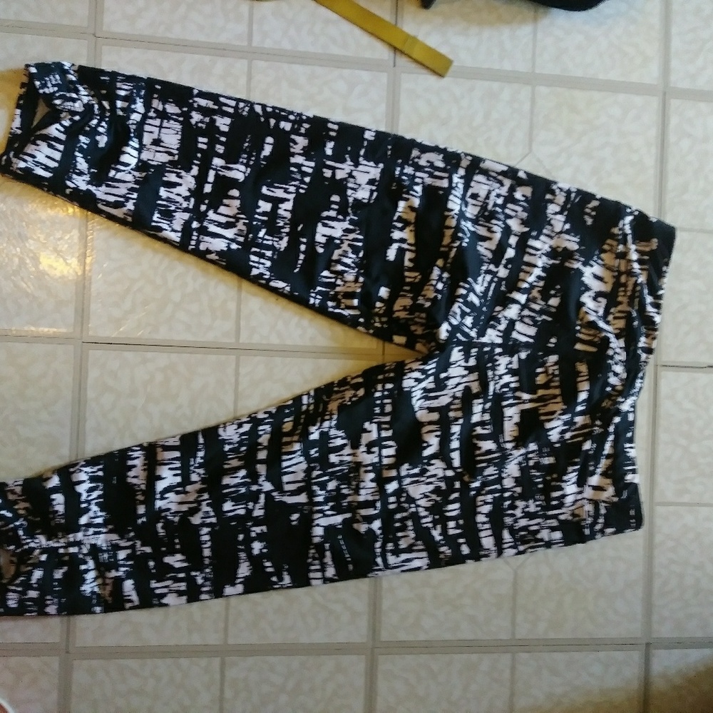 Capris - Picture 2 of 2